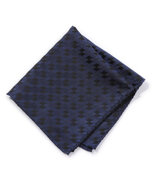 MEN'S BIGI(メンズビギ)の「アーガイル柄シルクチーフ(バンダナ/スカーフ・メンズ・シルバー/ボルドー/ネイビー・FREE)」の2枚目の写真