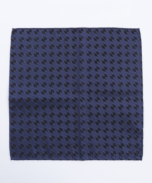 MEN'S BIGI(メンズビギ)の「アーガイル柄シルクチーフ(バンダナ/スカーフ・メンズ・シルバー/ボルドー/ネイビー・FREE)」の4枚目の写真