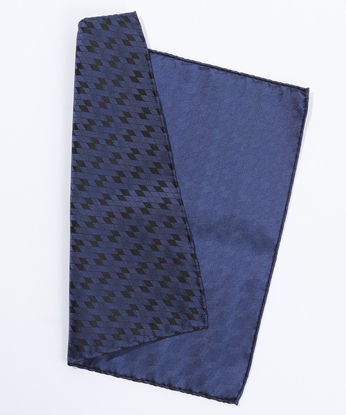 MEN'S BIGI(メンズビギ)の「アーガイル柄シルクチーフ(バンダナ/スカーフ・メンズ・シルバー/ボルドー/ネイビー・FREE)」の5枚目の写真