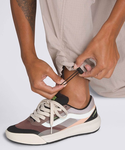VANS（バンズ）の「MTE ウィメンズ OPEN SPACE ジャンプスーツ（サロペット/オーバーオール・レディース・ベージュ・SMALL/MEDIUM/LARGE/X-SMALL）」の5枚目の写真
