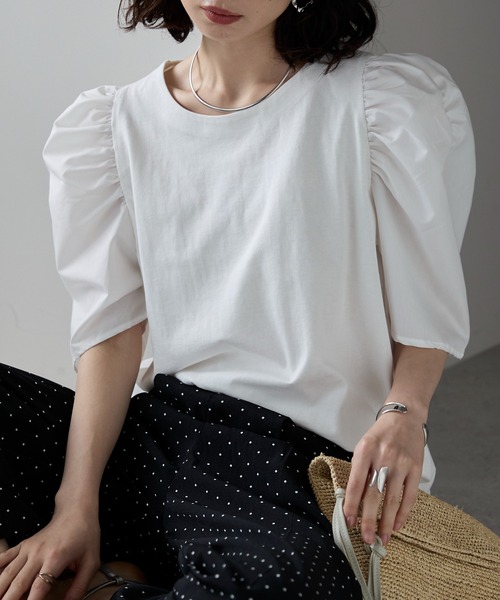 新品  yori ギャザースリーブカットソー ホワイト 新品 yori ギャザースリーブカットソー ホワイト