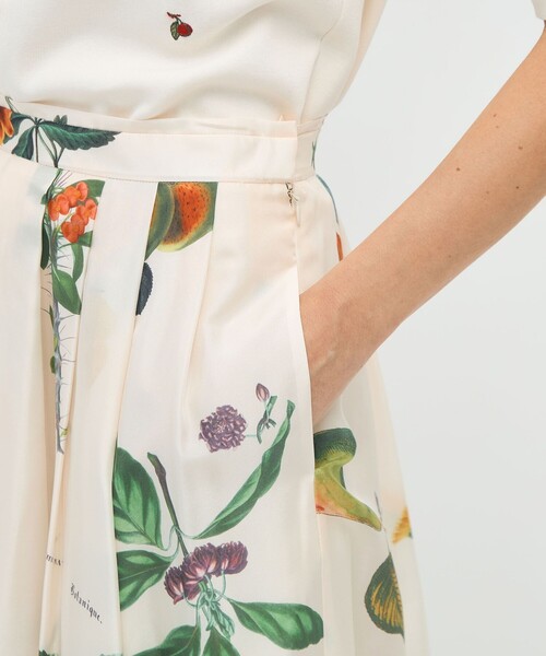 caban（キャバン）の「シルク Green Showerプリント フレアスカート（スカート・レディース・ホワイト系その他/ライトブルー/ブラウン系その他/イエロー系その他/ブラック系その他・XS/S）」の9枚目の写真