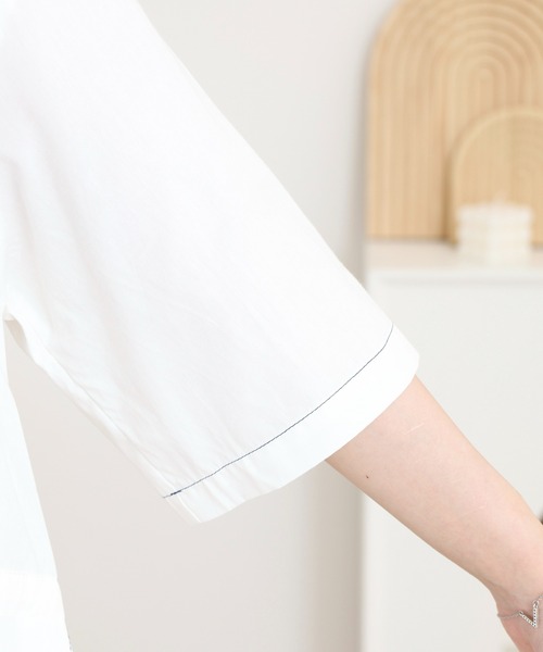 Emago(イマゴ)の「EMAGO 配色ステッチ花刺繍ワンピース(ワンピース・レディース・ネイビー/ホワイト/チャコールグレー・FREE)」の17枚目の写真