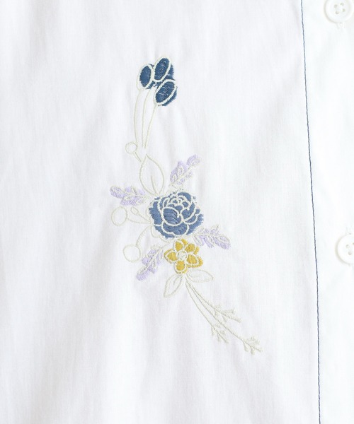 Emago(イマゴ)の「EMAGO 配色ステッチ花刺繍ワンピース(ワンピース・レディース・ネイビー/ホワイト/チャコールグレー・FREE)」の13枚目の写真