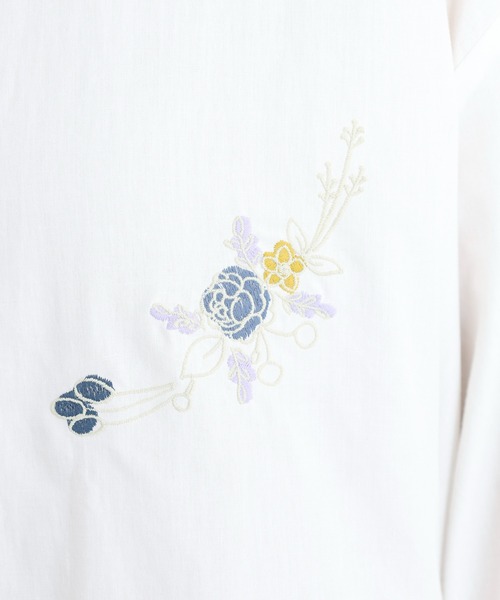 Emago(イマゴ)の「EMAGO 配色ステッチ花刺繍ワンピース(ワンピース・レディース・ネイビー/ホワイト/チャコールグレー・FREE)」の14枚目の写真