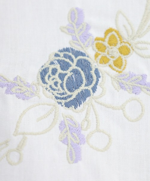 Emago(イマゴ)の「EMAGO 配色ステッチ花刺繍ワンピース(ワンピース・レディース・ネイビー/ホワイト/チャコールグレー・FREE)」の16枚目の写真