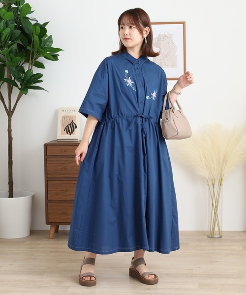 Emago(イマゴ)の「EMAGO 配色ステッチ花刺繍ワンピース(ワンピース・レディース・ネイビー/ホワイト/チャコールグレー・FREE)」の20枚目の写真