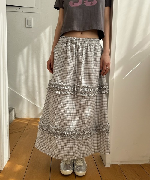 LYEON(リヨン)の「フリルチェックスカート(スカート・レディース・オフホワイト/ブラック・FREE)」の2枚目の写真