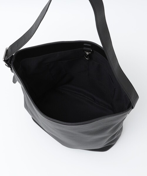 SHIPS（シップス）の「SHIPS: ソフト シュリンク レザー ショルダー バッグ（ショルダーバッグ・メンズ・ブラック・ONE SIZE）」の7枚目の写真