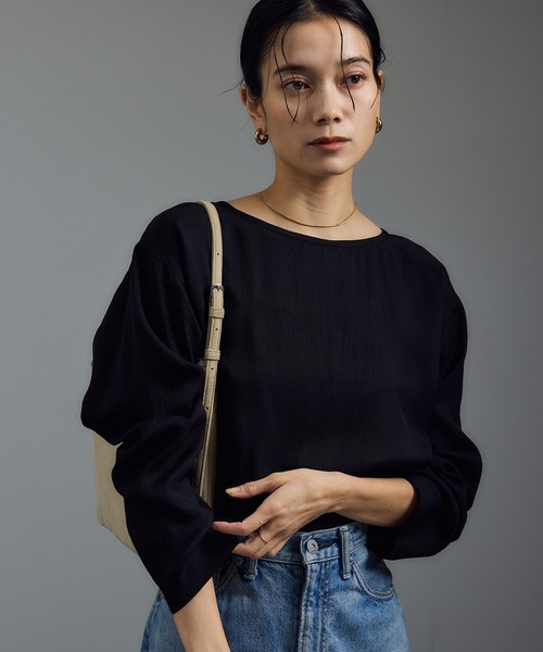 SALON adam et rope'（サロン アダム エ ロペ）の「【WEB限定】アセテートツイルロングスリーブTブラウス（シャツ/ブラウス・レディース・ブラック/ホワイト/ベージュ系その他・FREE）」の3枚目の写真