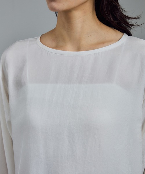 SALON adam et rope'（サロン アダム エ ロペ）の「【WEB限定】アセテートツイルロングスリーブTブラウス（シャツ/ブラウス・レディース・ブラック/ホワイト/ベージュ系その他・FREE）」の19枚目の写真