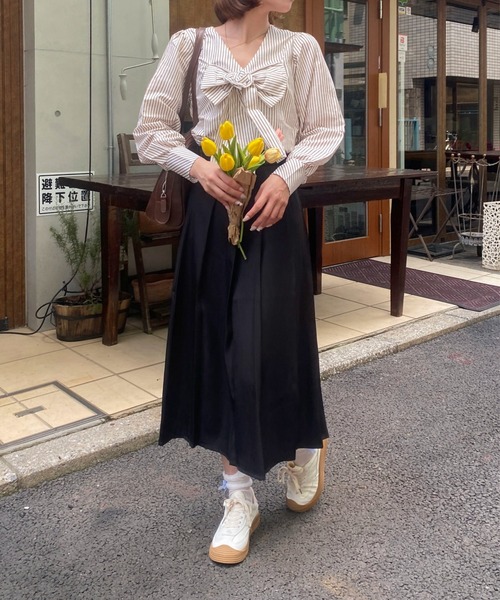 Mejoul（メジュール）の「ローズモチーフ付 ストライプビッグリボンパフスリーブブラウス（シャツ/ブラウス・レディース・ブラウン/アイボリー・M/L）」の20枚目の写真