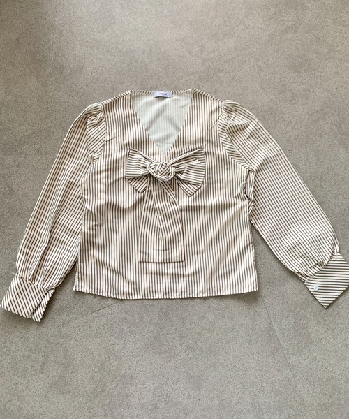 Mejoul（メジュール）の「ローズモチーフ付 ストライプビッグリボンパフスリーブブラウス（シャツ/ブラウス・レディース・ブラウン/アイボリー・M/L）」の16枚目の写真