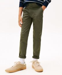 TOMMY HILFIGER（トミーヒルフィガー）の「BOYS 1985チノパンツ（チノパンツ）」