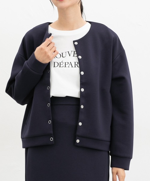 Honeys(ハニーズ)の「ドット釦クルーカーデ(カーディガン/ボレロ・レディース・グレイッシュベージュ/ブラック/ブルーグリーン/ネイビー/モカ・L/LL/M)」の2枚目の写真