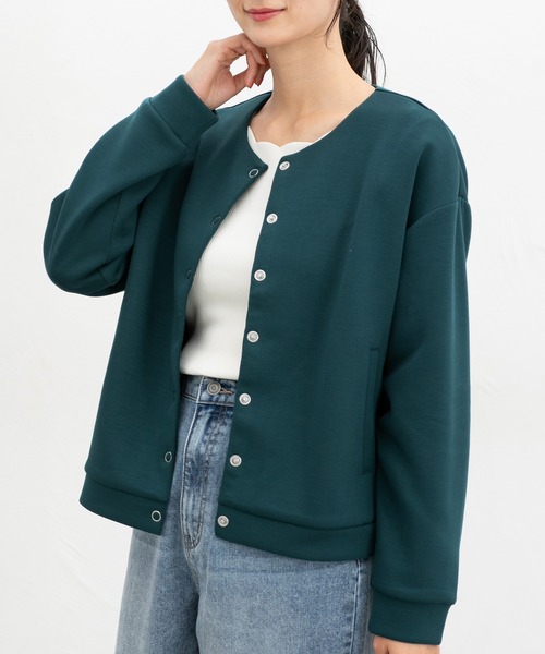 Honeys(ハニーズ)の「ドット釦クルーカーデ(カーディガン/ボレロ・レディース・グレイッシュベージュ/ブラック/ブルーグリーン/ネイビー/モカ・L/LL/M)」の5枚目の写真