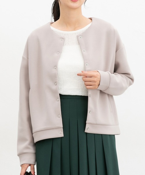 Honeys(ハニーズ)の「ドット釦クルーカーデ(カーディガン/ボレロ・レディース・グレイッシュベージュ/ブラック/ブルーグリーン/ネイビー/モカ・L/LL/M)」の4枚目の写真