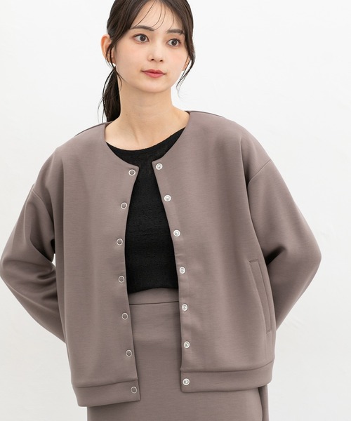 Honeys(ハニーズ)の「ドット釦クルーカーデ(カーディガン/ボレロ・レディース・グレイッシュベージュ/ブラック/ブルーグリーン/ネイビー/モカ・L/LL/M)」の15枚目の写真