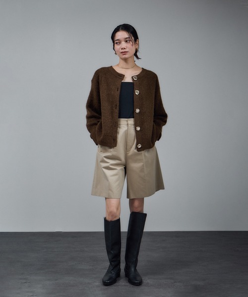 SALON adam et rope'（サロン アダム エ ロペ）の「【WEB限定】2WAYニュアンスメタルボタンシャギークルーカーディガン 2 / 新色追加（カーディガン/ボレロ・レディース・ブラック/ダークブラウン/グレー/サックスブルー・FREE）」の6枚目の写真