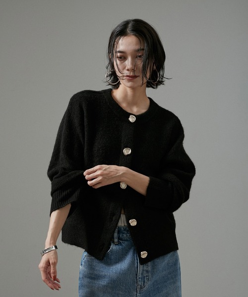SALON adam et rope'（サロン アダム エ ロペ）の「【WEB限定】2WAYニュアンスメタルボタンシャギークルーカーディガン 2 / 新色追加（カーディガン/ボレロ・レディース・ブラック/ダークブラウン/グレー/サックスブルー・FREE）」の10枚目の写真