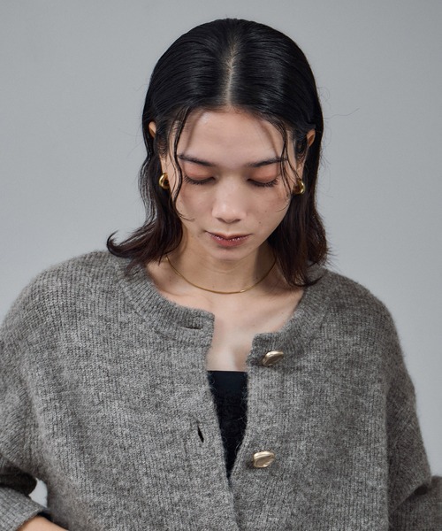 SALON adam et rope'（サロン アダム エ ロペ）の「【WEB限定】2WAYニュアンスメタルボタンシャギークルーカーディガン 2 / 新色追加（カーディガン/ボレロ・レディース・ブラック/ダークブラウン/グレー/サックスブルー・FREE）」の13枚目の写真