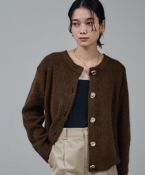 SALON adam et rope'（サロン アダム エ ロペ）の「【WEB限定】2WAYニュアンスメタルボタンシャギークルーカーディガン 2 / 新色追加（カーディガン/ボレロ・レディース・ブラック/ダークブラウン/グレー/サックスブルー・FREE）」の16枚目の写真