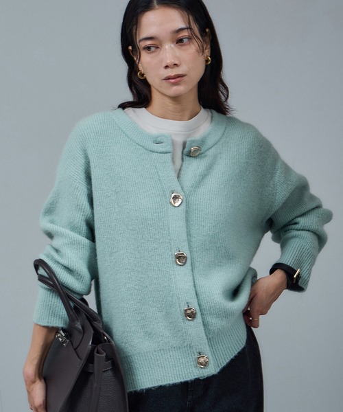 SALON adam et rope'（サロン アダム エ ロペ）の「【WEB限定】2WAYニュアンスメタルボタンシャギークルーカーディガン 2 / 新色追加（カーディガン/ボレロ・レディース・ブラック/ダークブラウン/グレー/サックスブルー・FREE）」の19枚目の写真