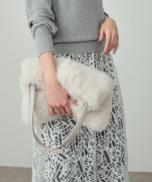 INDIVI（インディヴィ）の「【2WAY】フェイクファートート（トートバッグ・レディース・オフホワイト/グレー・00）」の3枚目の写真