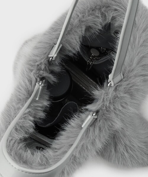 INDIVI（インディヴィ）の「【2WAY】フェイクファートート（トートバッグ・レディース・オフホワイト/グレー・00）」の14枚目の写真