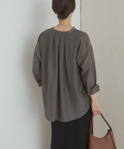 URBAN RESEARCH DOORS（アーバンリサーチドアーズ）の「シアーバンドカラーシャツ（シャツ/ブラウス・レディース・ネイビー/グレー/バーガンディー・MEDIUM）」の5枚目の写真