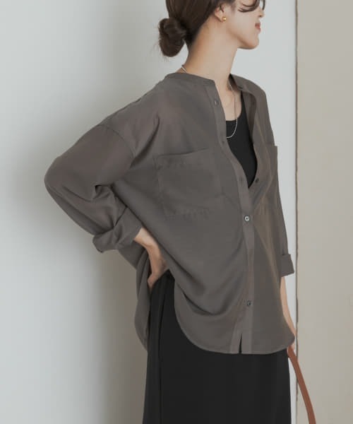 URBAN RESEARCH DOORS（アーバンリサーチドアーズ）の「シアーバンドカラーシャツ（シャツ/ブラウス・レディース・ネイビー/グレー/バーガンディー・MEDIUM）」の6枚目の写真