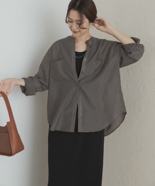 URBAN RESEARCH DOORS（アーバンリサーチドアーズ）の「シアーバンドカラーシャツ（シャツ/ブラウス・レディース・ネイビー/グレー/バーガンディー・MEDIUM）」の7枚目の写真