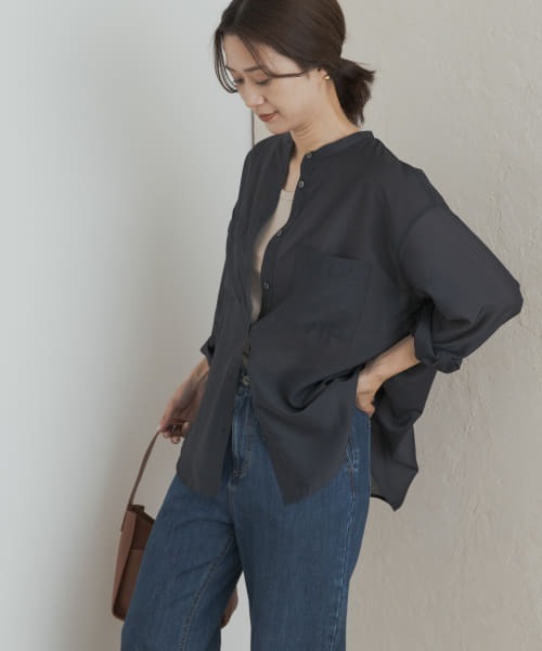 URBAN RESEARCH DOORS（アーバンリサーチドアーズ）の「シアーバンドカラーシャツ（シャツ/ブラウス・レディース・ネイビー/グレー/バーガンディー・MEDIUM）」の17枚目の写真