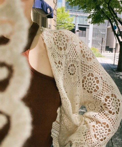 ISOOK（アイスー）の「花柄メッシュカーディガン(comochi) / レースカーディガン ショート丈 ボレロ レイヤード リボン 重ね着 薄手 長袖 羽織り 冷房対策 日焼け対策 ホワイト ベージュ 白 茶（カーディガン/ボレロ・レディース・ベージュ/ホワイト・FREE）」の11枚目の写真