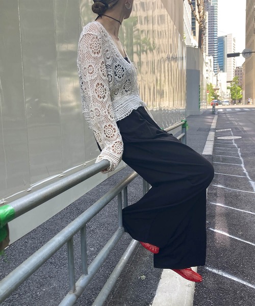 ISOOK（アイスー）の「花柄メッシュカーディガン(comochi) / レースカーディガン ショート丈 ボレロ レイヤード リボン 重ね着 薄手 長袖 羽織り 冷房対策 日焼け対策 ホワイト ベージュ 白 茶（カーディガン/ボレロ・レディース・ベージュ/ホワイト・FREE）」の4枚目の写真