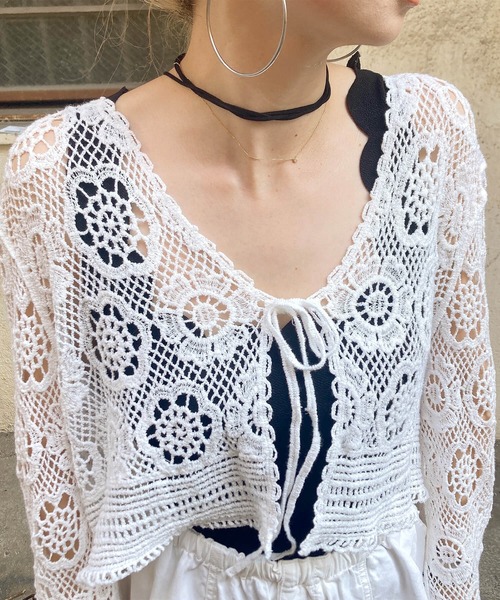 ISOOK（アイスー）の「花柄メッシュカーディガン(comochi) / レースカーディガン ショート丈 ボレロ レイヤード リボン 重ね着 薄手 長袖 羽織り 冷房対策 日焼け対策 ホワイト ベージュ 白 茶（カーディガン/ボレロ・レディース・ベージュ/ホワイト・FREE）」の6枚目の写真