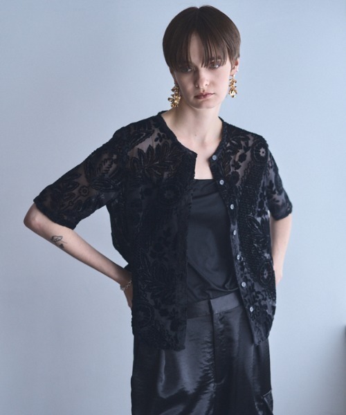 Muel Chic(ミュエルシック)の「Leaf sheer cardigan リーフシアカーディガン(カーディガン/ボレロ・レディース・マルーン/マスタード/ベージュ/ブラック・FREE)」の2枚目の写真