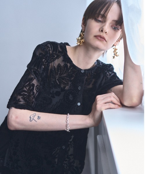 Muel Chic(ミュエルシック)の「Leaf sheer cardigan リーフシアカーディガン(カーディガン/ボレロ・レディース・マルーン/マスタード/ベージュ/ブラック・FREE)」の11枚目の写真