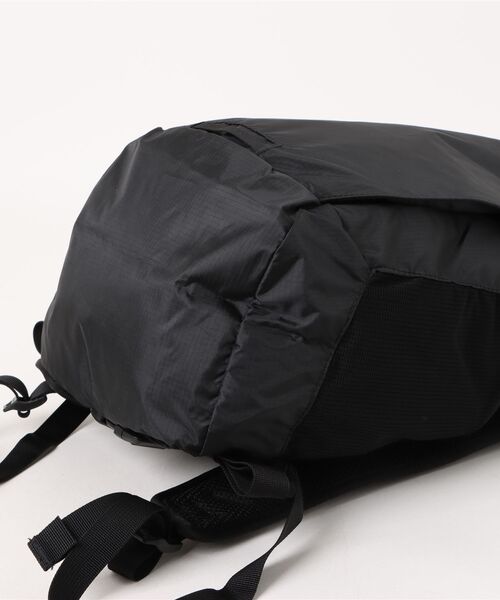 L.L.Bean（エルエルビーン）の「ストアウェイ・デイ・パック、28L（バックパック/リュック・レディース・ブラック/ネイビー/グレー/オリーブドラブ・ONE SIZE）」の11枚目の写真