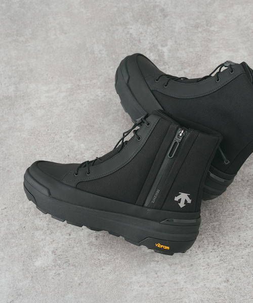 Spick & Span(スピックアンドスパン)の「《札幌店+WEB限定》DESCENTE / デサント D.Trace LU HI AGAT(ブーツ・レディース・ブラック・23cm/24cm/25cm)」の2枚目の写真