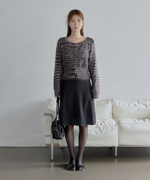 UNE MANSION（ユヌマンション）の「ミックススクエアネックアンゴラぼかしカーディガンニット（カーディガン/ボレロ・レディース・グレー系その他/ブラック系その他/ブルー系その他・FREE）」の4枚目の写真