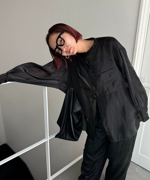 CFT.（シフト）の「ウルウルサテンビッグシャツ（シャツ/ブラウス・レディース・ブラック・FREE）」の2枚目の写真