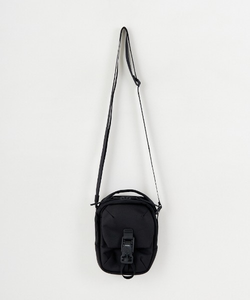 Aer（エアー）の「[AER/エアー] STREET SLING ショルダーバッグ（ショルダーバッグ・メンズ・ブラック・ONE SIZE）」の13枚目の写真