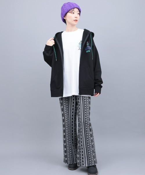 チチカカ（チチカカ）の「裏起毛チビカチナバスジップパーカー【ユニセックス】（パーカー・レディース・パープル/カラフル/ブラック・FREE）」の4枚目の写真