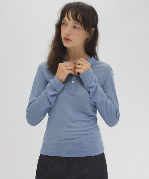 ANDNEEDS(アンドニーズ)の「Port henry neck tee (blue)(Tシャツ/カットソー・レディース・その他・FREE)」の3枚目の写真
