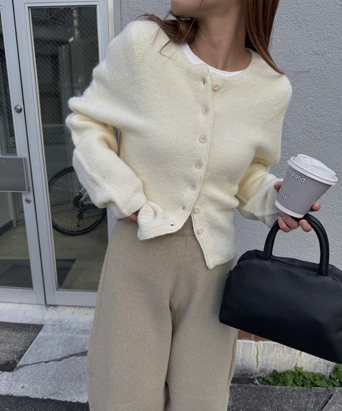nananamoe(ナナナモエ)の「round silhouette whole garment knit(ニット/セーター・レディース・グレー/アイボリー/レッド・FREE)」の5枚目の写真