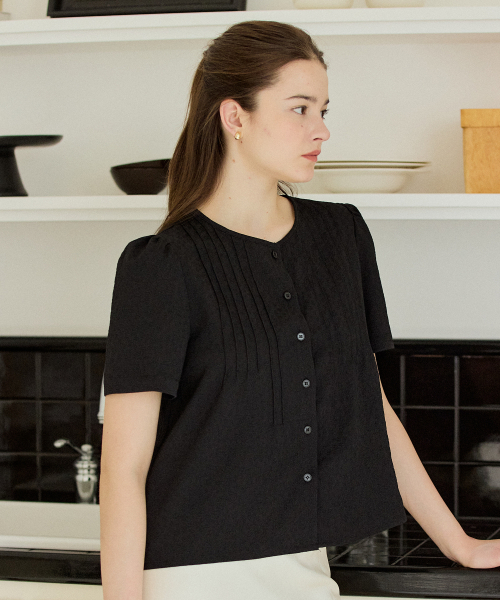 YUPPE(ヨッペ)の「TUCKED FLOWER SHIRT_BLACK(シャツ/ブラウス・レディース・その他・FREE)」の5枚目の写真