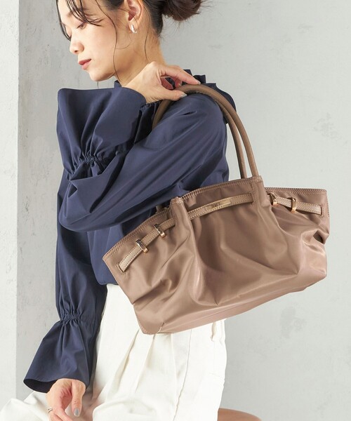 SHIPS(シップス)の「【WEB限定】ポリエステル タック トート バッグ(トートバッグ・レディース・ベージュ/ブラック・ONE SIZE)」の1枚目の写真