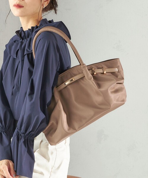 SHIPS(シップス)の「【WEB限定】ポリエステル タック トート バッグ(トートバッグ・レディース・ベージュ/ブラック・ONE SIZE)」の16枚目の写真