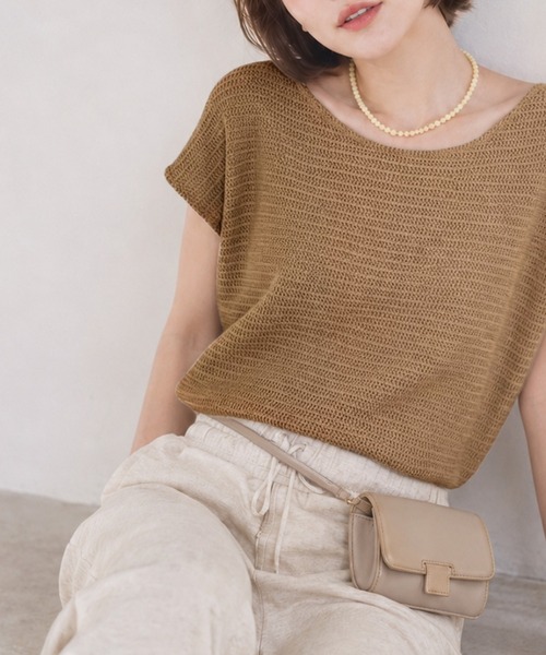 classicalelf(クラシカルエルフ)の「風通しよく、暑い日も過ごしやすい。レーシージャガード フレンチスリーブ ドルマントップス(Tシャツ/カットソー・レディース・チャコール/ベージュ/アイボリー/ブラック/グレイッシュベージュ/ブルー・X-LARGE/SMALL/MEDIUM/LARGE)」の4枚目の写真